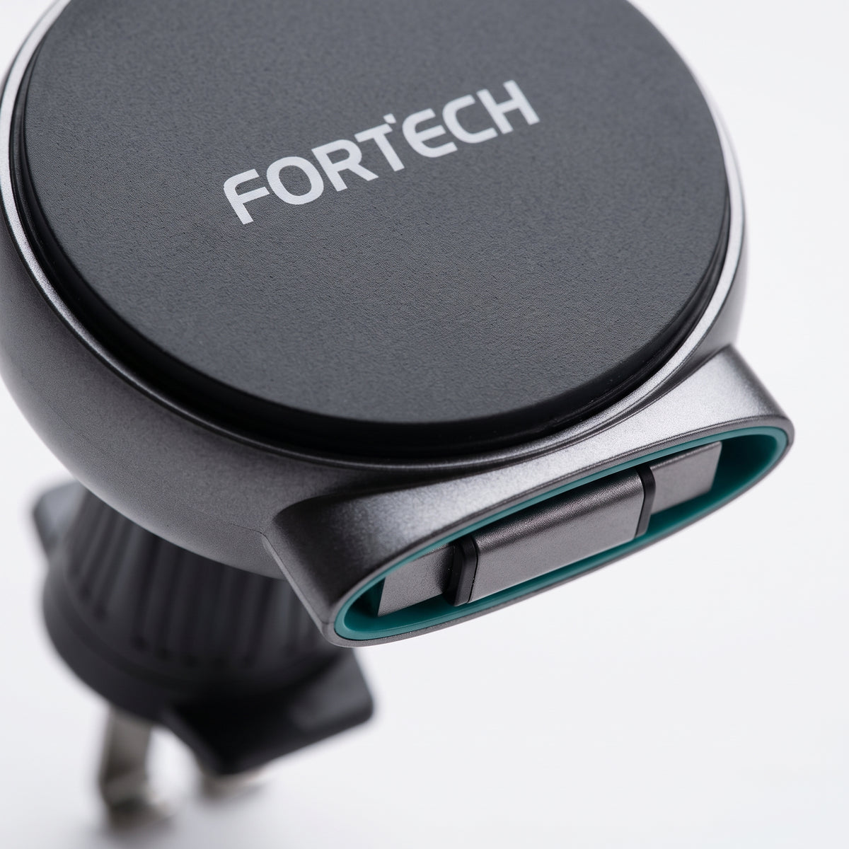 حامل شاحن لاسلكي مغناطيسي للسيارة من FORTECH موديل FWH-001 – قاعدة تثبيت للهاتف بفتحة التهوية متوافقة مع MagSafe